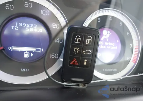 2010 Volvo Xc60 T6/T6 R-Design z USA, uszkodzony, nr VIN YV4992DZ6A2127386